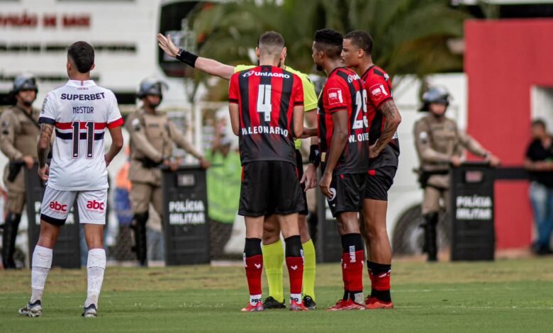 Jogando no Barradão, o Leão perdeu para o Tricolor. Foto: Victor Ferreira/EC Vitória