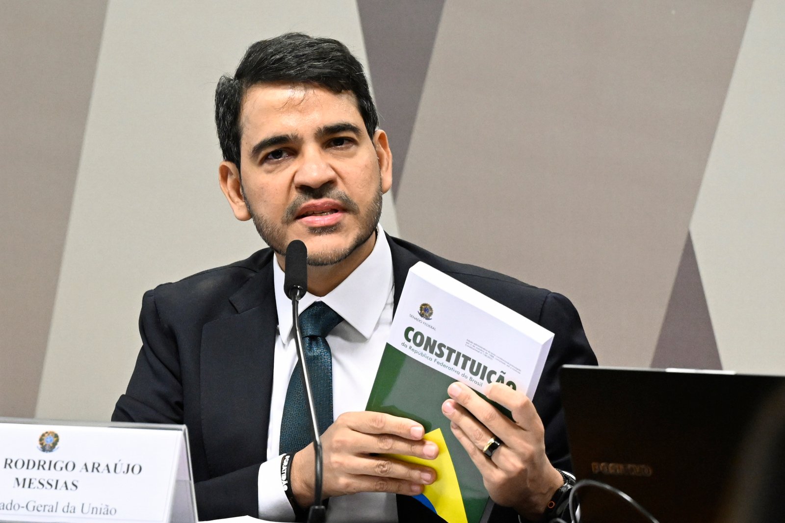 Em derrota histórica, Senado rejeita Jorge Messias, indicado por Lula, para o STF