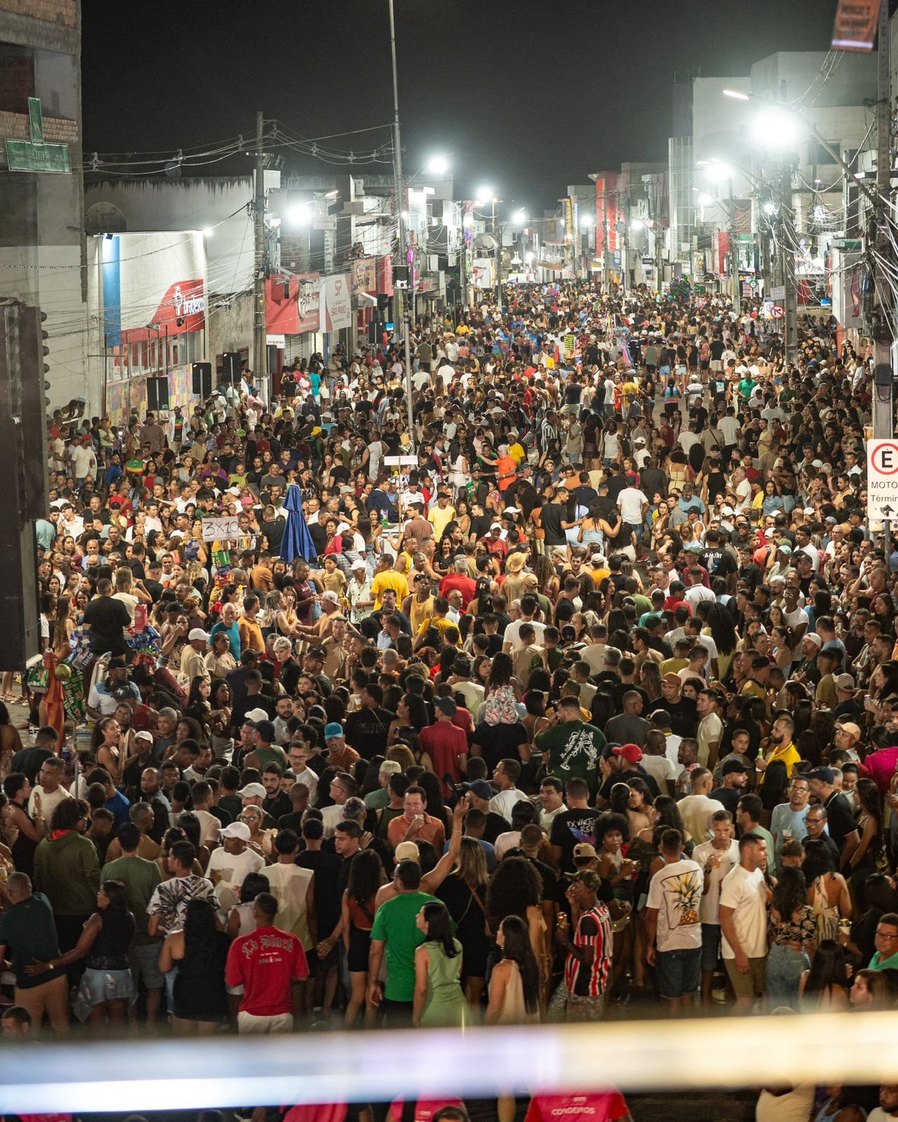 Coité folia alcança mais de 300 mil pessoas, encerra com recorde e multidão na avenida