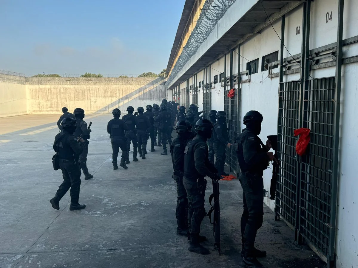 Denúncia do MPBA de esquema criminoso no Conjunto Penal de Feira de Santana leva Policiais penais à prisão